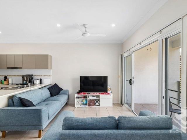 2 Beds Unit at Great Location!