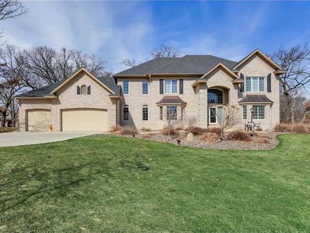 2 Bent Tree Ln, North Oaks, MN 55127