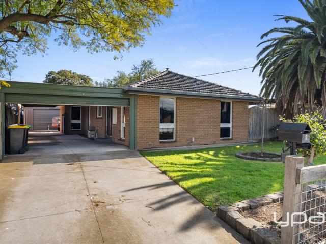 2 Bernard Street, MELTON SOUTH