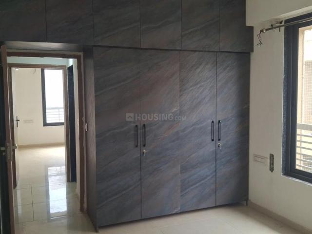 2 BHK Apartment in Chandkheda for resale Ahmedabad. The reference number is 21135307