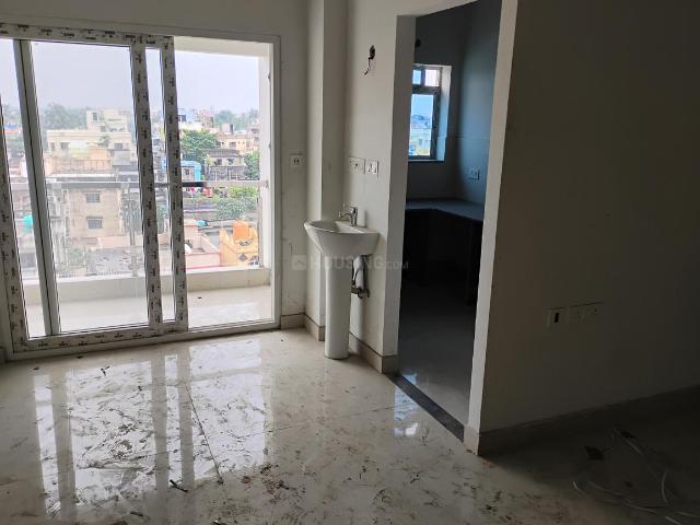 2 BHK Apartment in Chinar Park for rent Kolkata. The reference number is 21079403