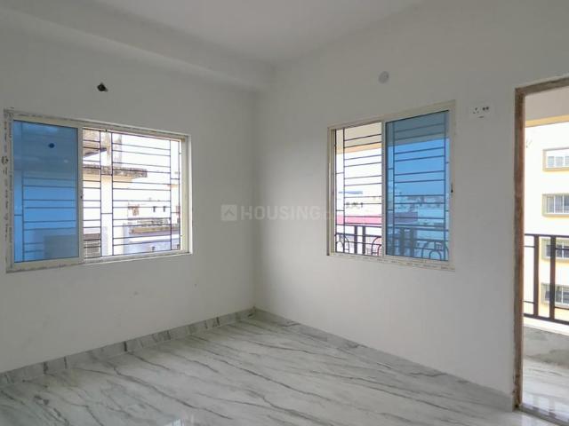 2 BHK Apartment in Chinar Park for resale Kolkata. The reference number is 18222782
