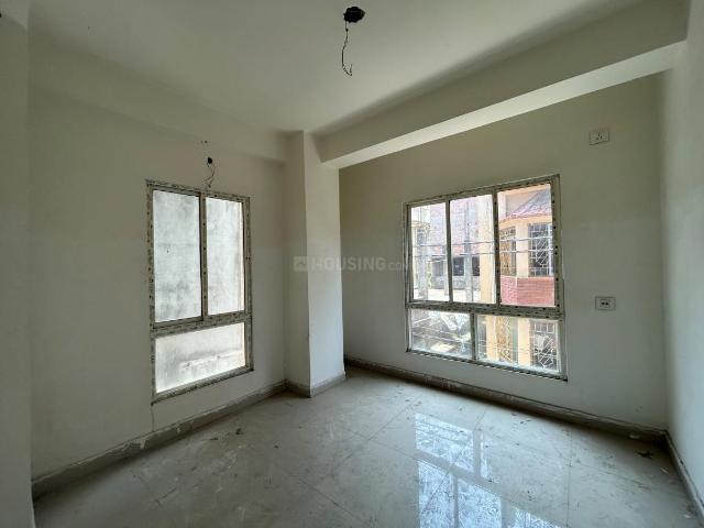 2 BHK Apartment in Chinar Park for resale Kolkata. The reference number is 20573212