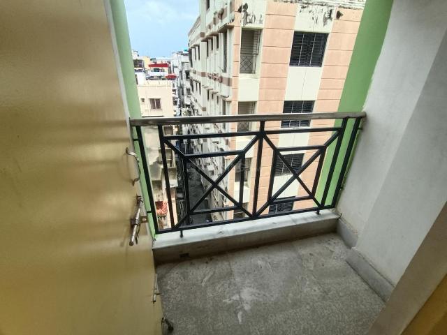 2 BHK Apartment in Chinar Park for resale Kolkata. The reference number is 21199442