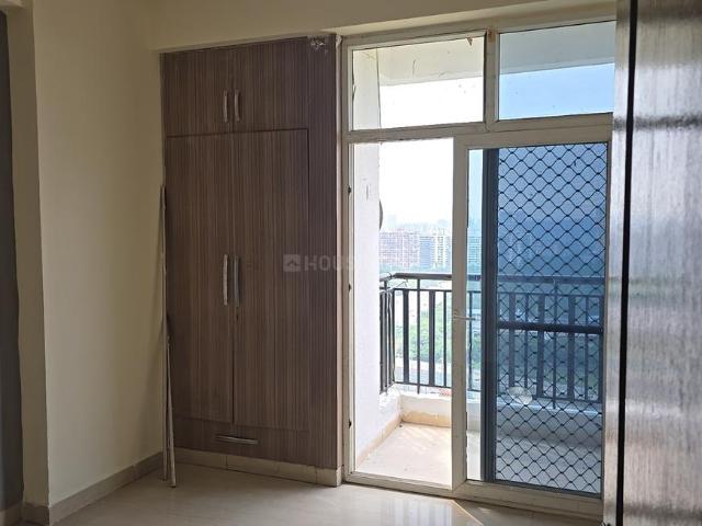 2 BHK Apartment in Crossings Republik for rent Ghaziabad. The reference number is 21131791