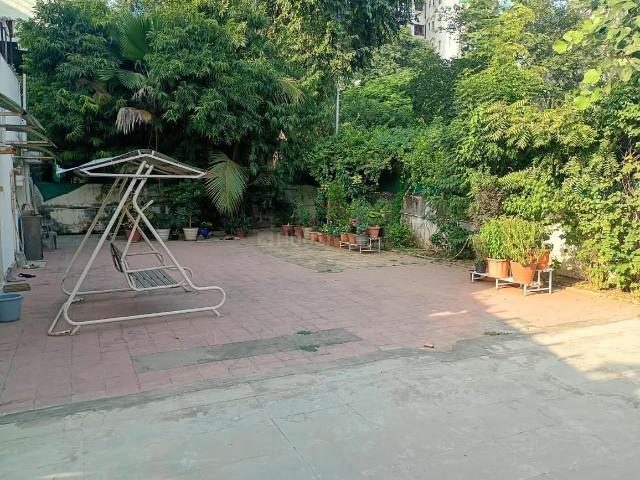 2 BHK Apartment in Ambawadi for rent Ahmedabad. The reference number is 21142174