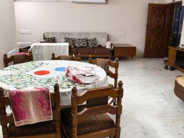 2 BHK Apartment in Ambawadi for rent Ahmedabad. The reference number is 21235555