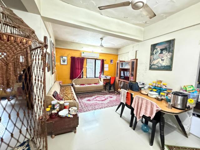 2 BHK Apartment in Ambawadi for resale Ahmedabad. The reference number is 20800800