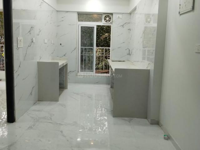 2 BHK Apartment in Andheri West for resale Mumbai. The reference number is 18003634