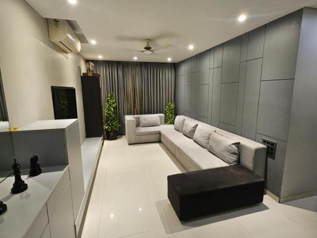 2 BHK Apartment in Andheri East for resale Mumbai. The reference number is 16827358