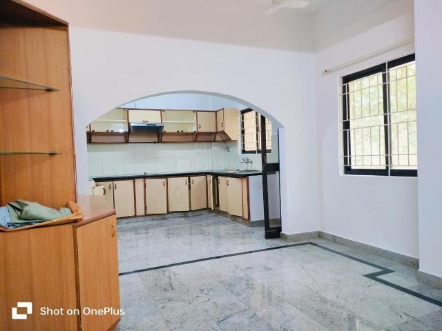 2 BHK Apartment in Adugodi for rent Bengaluru. The reference number is 20771482