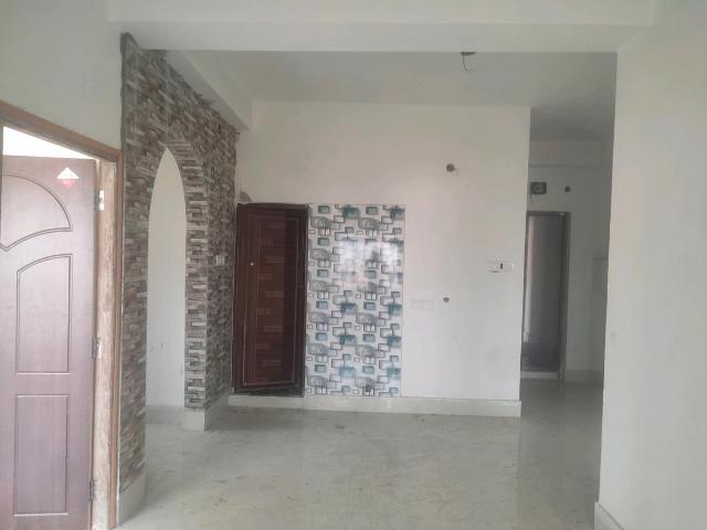2 BHK Apartment in Airport Gate no. 1 for resale Kolkata. The reference number is 17239246