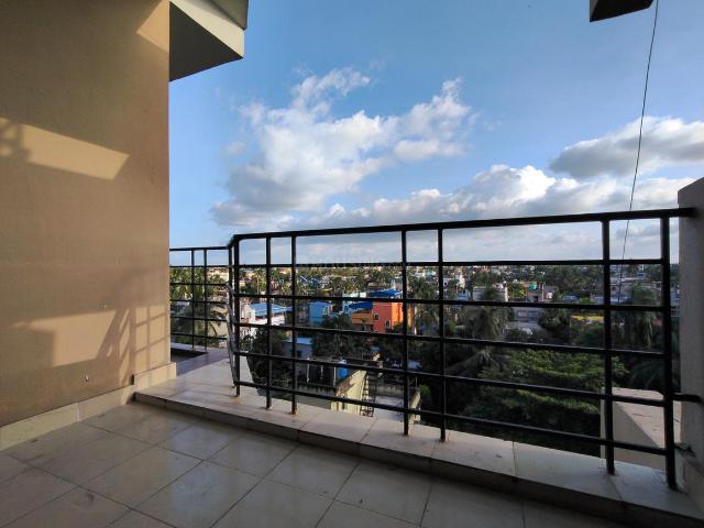 2 BHK Apartment in Airport Gate no. 1 for resale Kolkata. The reference number is 20469264