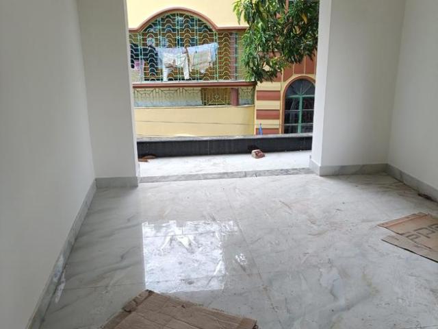 2 BHK Apartment in Airport Gate no. 1 for resale Kolkata. The reference number is 21304895