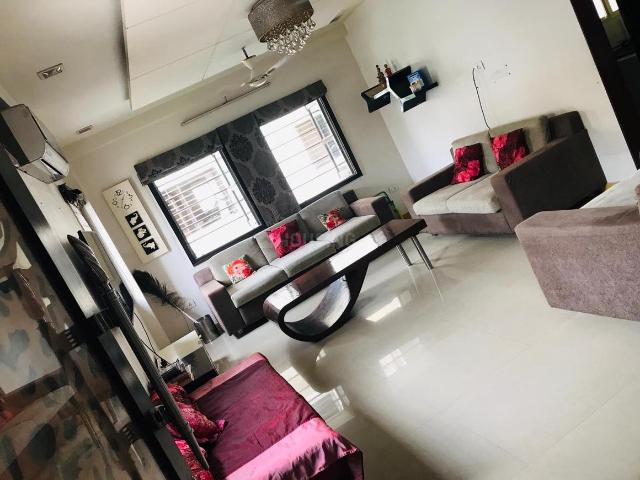 2 BHK Apartment in Bodakdev for rent Ahmedabad. The reference number is 20631740