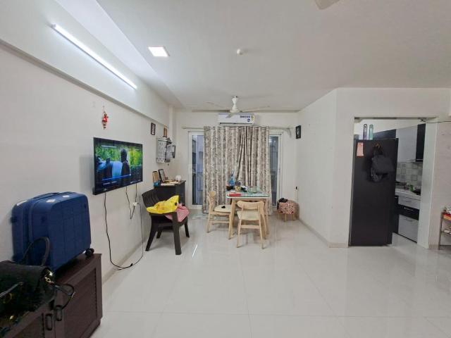 2 BHK Apartment in Borivali West for resale Mumbai. The reference number is 19621215