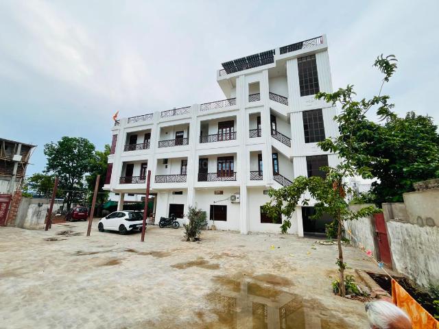 2 BHK Apartment in Bagatpur for rent Varanasi. The reference number is 20739397