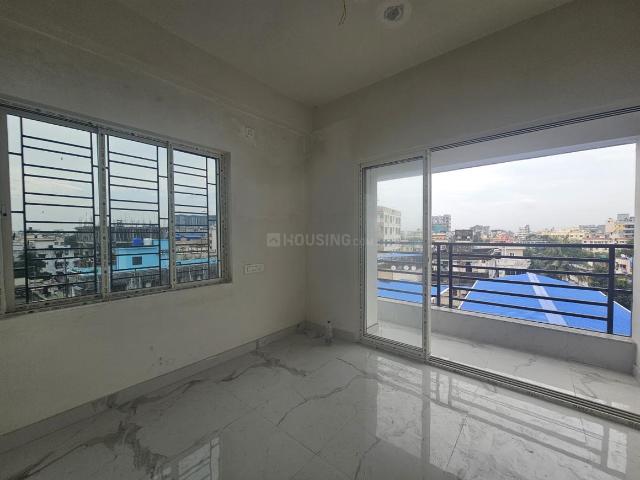 2 BHK Apartment in Bangur Avenue for rent Kolkata. The reference number is 21117882