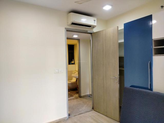 2 BHK Apartment in Bandra East for rent Mumbai. The reference number is 18599944