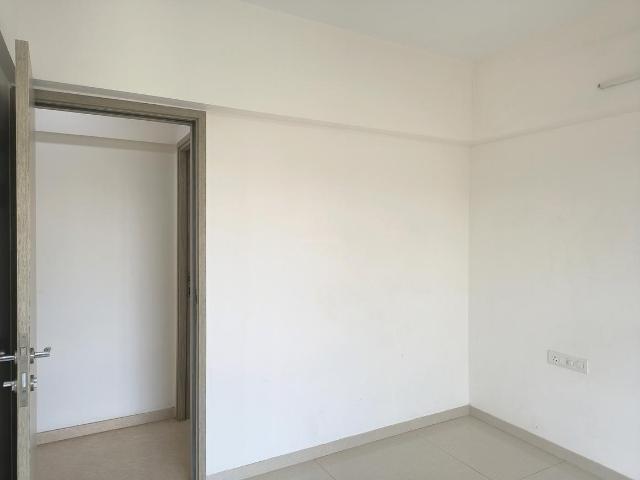 2 BHK Apartment in Bandra East for rent Mumbai. The reference number is 19203996