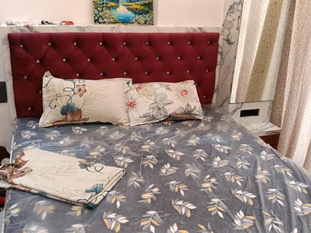 2 BHK Apartment in Bandra East for rent Mumbai. The reference number is 20768400
