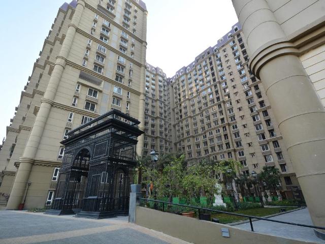 2 BHK Apartment in Bandra East for rent Mumbai. The reference number is 21044663