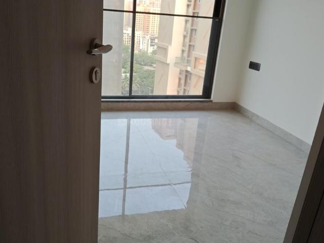 2 BHK Apartment in Bandra East for resale Mumbai. The reference number is 20218271