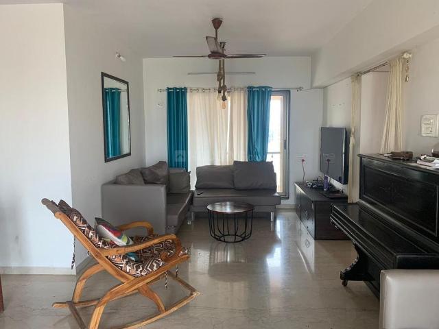 2 BHK Apartment in Bandra West for rent Mumbai. The reference number is 21013704