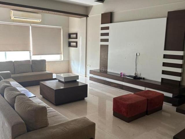 2 BHK Apartment in Bandra West for rent Mumbai. The reference number is 21028469