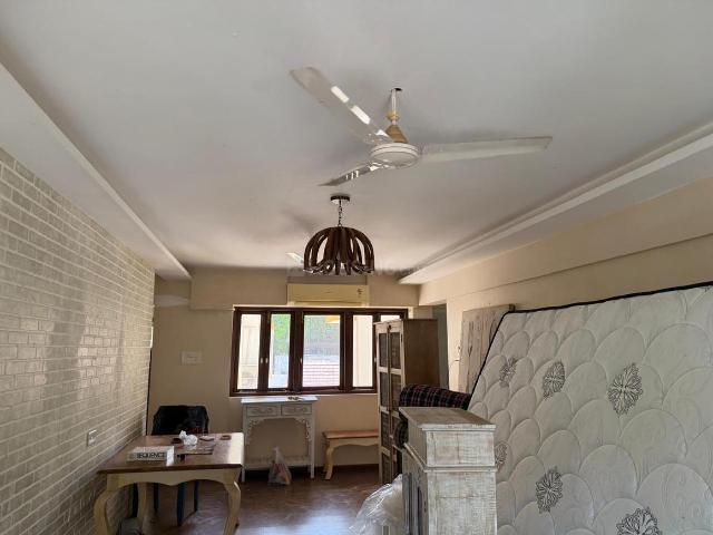 2 BHK Apartment in Bandra West for rent Mumbai. The reference number is 21089890
