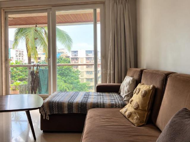 2 BHK Apartment in Bandra West for rent Mumbai. The reference number is 21338047