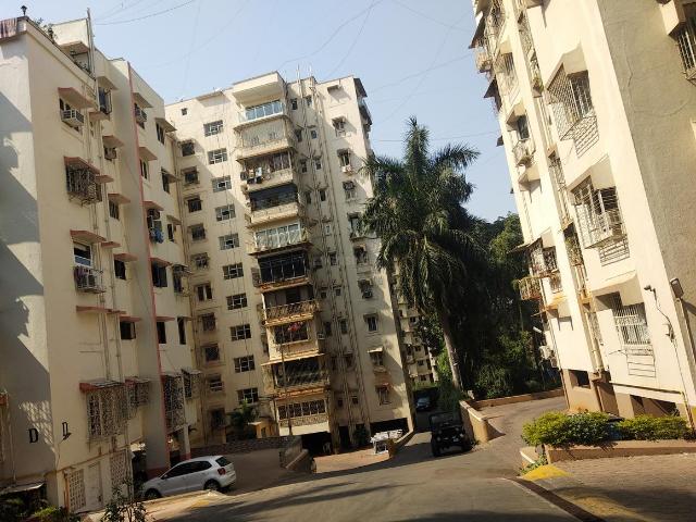 2 BHK Apartment in Bandra West for resale Mumbai. The reference number is 18749251