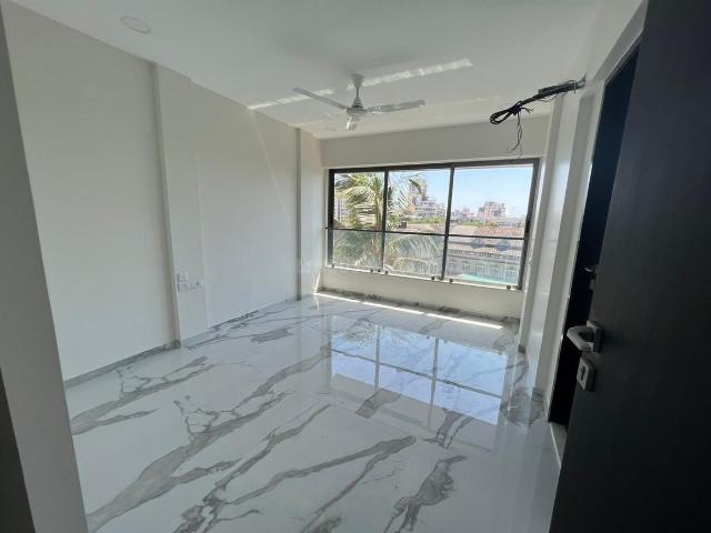 2 BHK Apartment in Bandra West for resale Mumbai. The reference number is 21005587