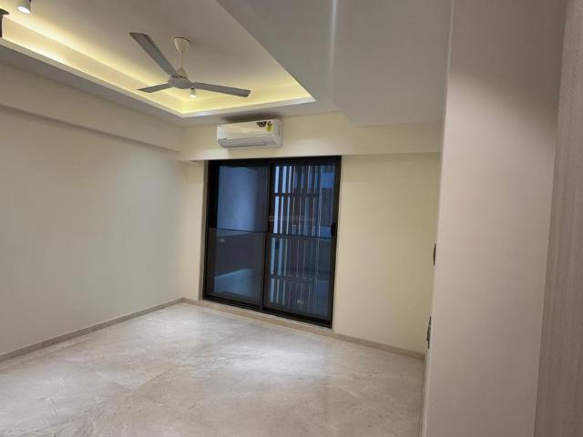 2 BHK Apartment in Bandra West for resale Mumbai. The reference number is 21028154