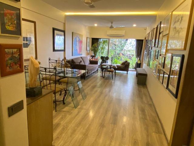 2 BHK Apartment in Bandra West for resale Mumbai. The reference number is 21174744
