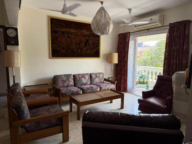 2 BHK Apartment in Bandra West for resale Mumbai. The reference number is 21193877