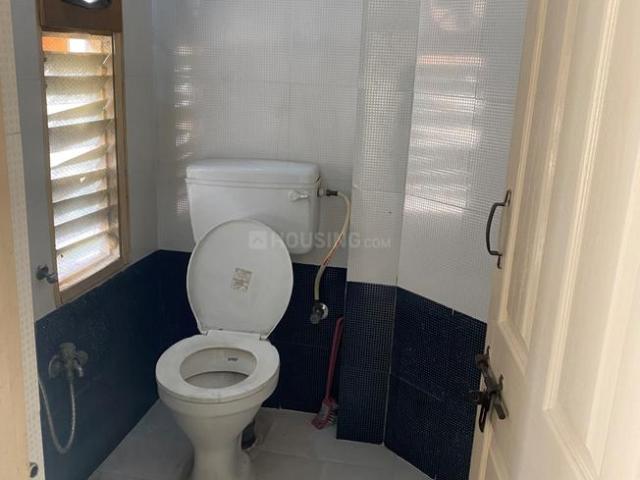 2 BHK Apartment in Banjara Hills for rent Hyderabad. The reference number is 21054020