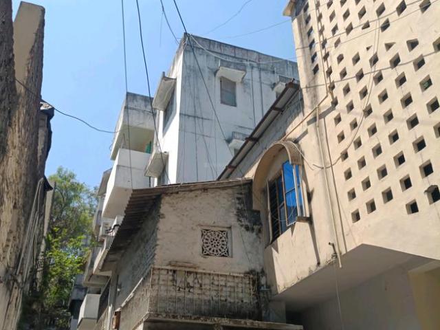 2 BHK Apartment in Banjara Hills for resale Hyderabad. The reference number is 19254200