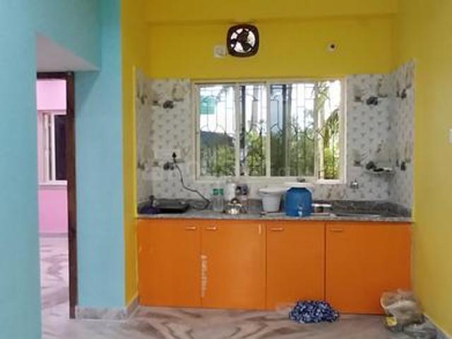2 BHK Apartment in Bansdroni for rent Kolkata. The reference number is 21018005