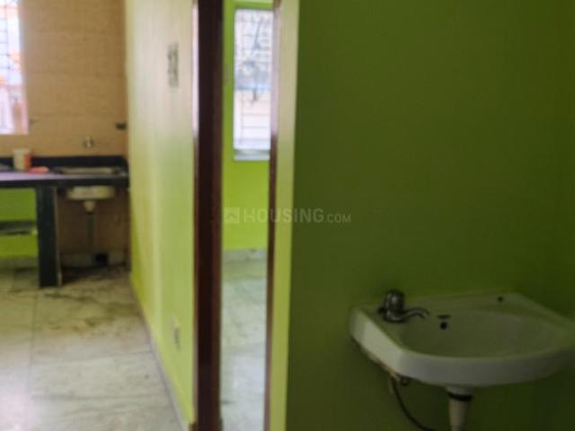 2 BHK Apartment in Beliaghata for rent Kolkata. The reference number is 20944490
