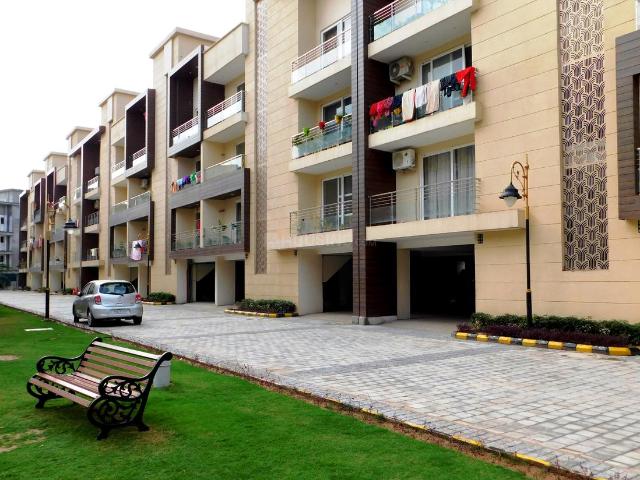 2 BHK Apartment in Bhabat for rent Zirakpur. The reference number is 19567005