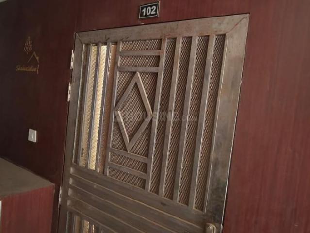 2 BHK Apartment in Gomti Nagar for rent Lucknow. The reference number is 21053045