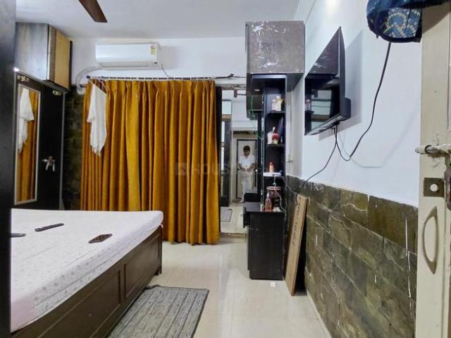 2 BHK Apartment in Goregaon East for rent Mumbai. The reference number is 20784790