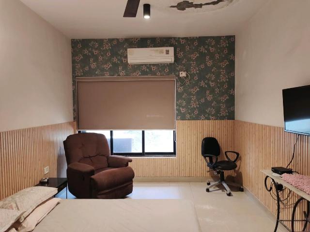 2 BHK Apartment in Goregaon West for resale Mumbai. The reference number is 16236053