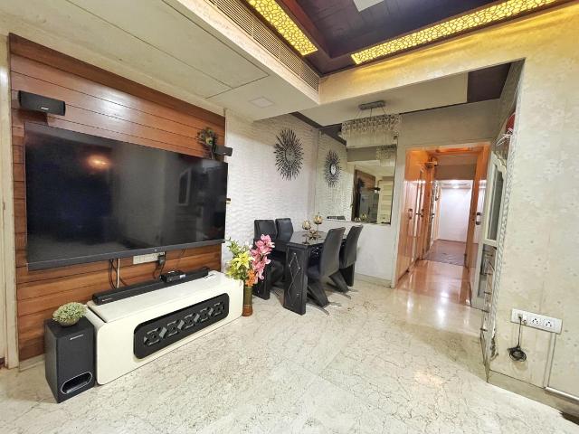 2 BHK Apartment in Goregaon West for resale Mumbai. The reference number is 17873963