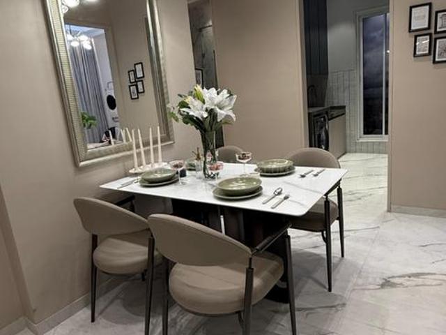 2 BHK Apartment in Goregaon West for resale Mumbai. The reference number is 18317668