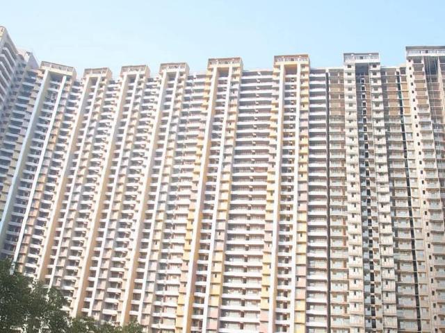 2 BHK Apartment in Goregaon West for resale Mumbai. The reference number is 19814154