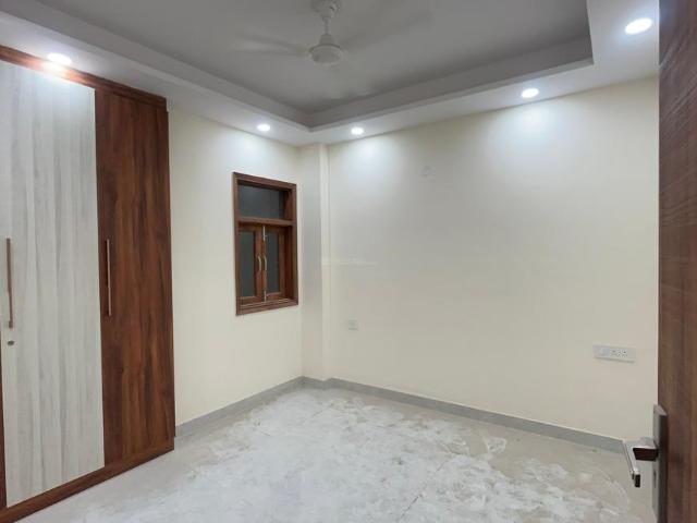2 BHK Apartment in Gautam Nagar for resale New Delhi. The reference number is 18906458