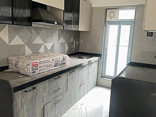 2 BHK Apartment in Ghatkopar East for resale Mumbai. The reference number is 18707557