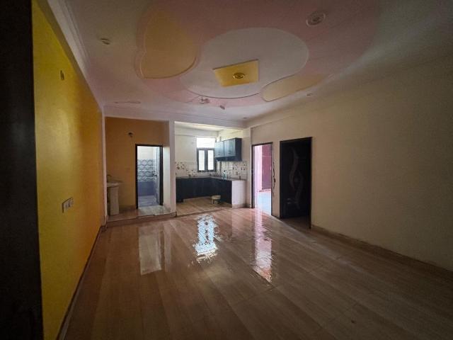 2 BHK Apartment in Girdharpur Sunarasi for resale Ghaziabad. The reference number is 15885038